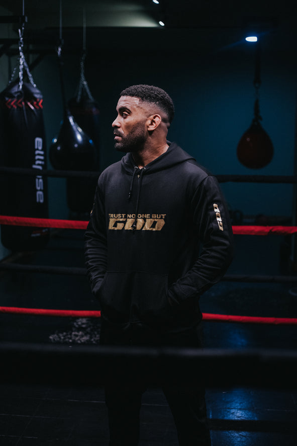 TRACKSUIT «TRUST NO ONE GOLD» PRETO
